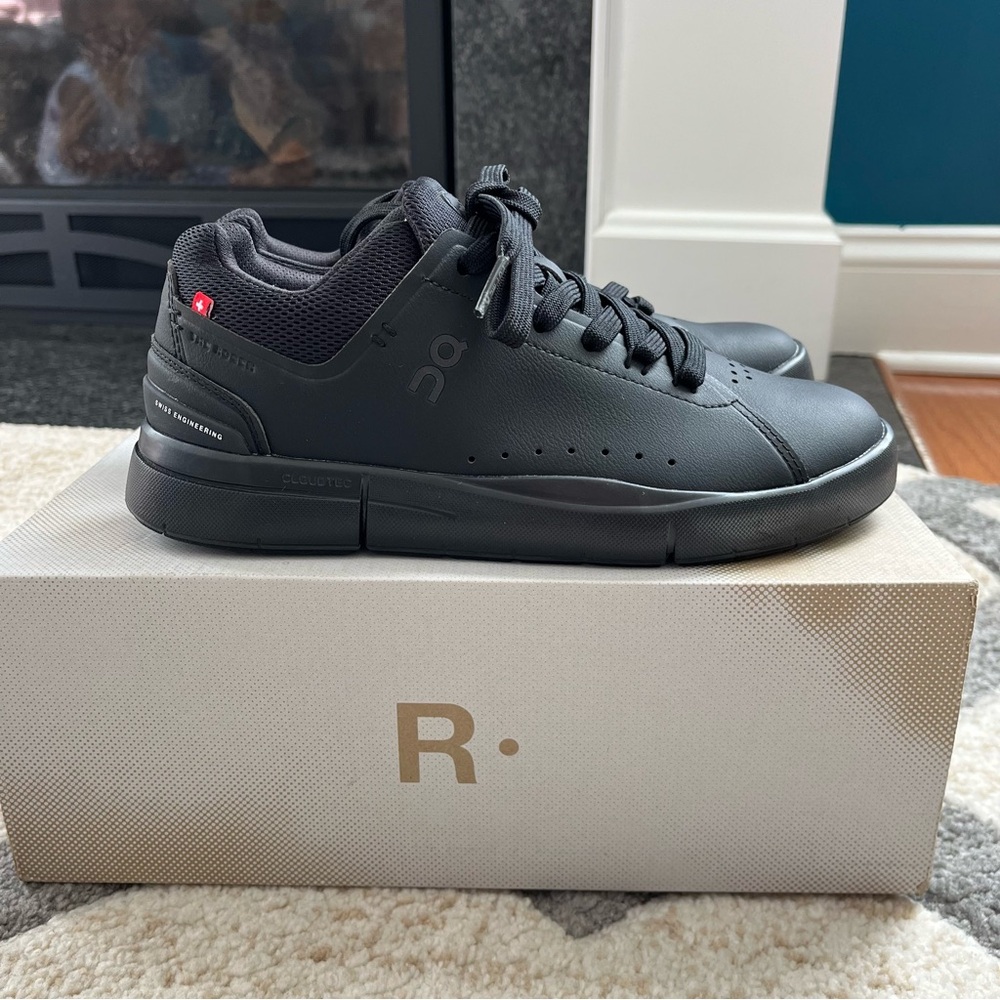 (Sold)NWB On The Roger Advantage 2 Women 6 Kids 4.5
